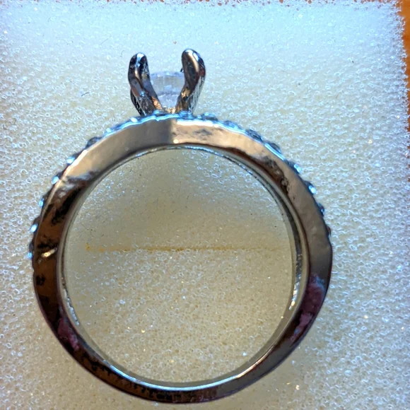 Ring - Picture 2 of 5
